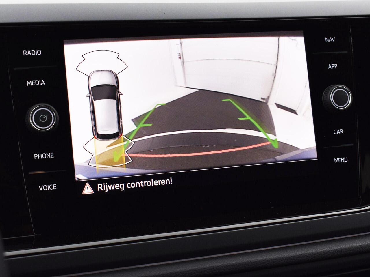 Volkswagen POLO 1.0 TSI 95pk DSG R-Line · Camera · Apple/Android Car Play · P-Sensoren · ACC · Getint Glas · 16'' Inch · Garantie t/m 24-11-2028 of 100.000km