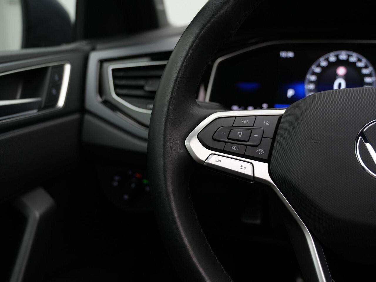 Volkswagen POLO 1.0 TSI 95 pk DSG R-Line | Panoramadak | IQ Light | Achteruitrijcamera | Stoelverwarming | Navigatie | Adaptive Cruise