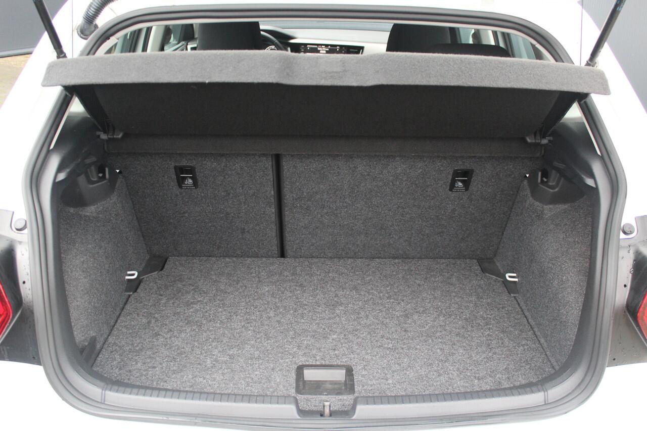 Volkswagen POLO 1.0 TSI Comfortline | incl. 12 maanden garantie | Adaptive cruise | Navi | Airco | Carplay | DAB+ | 15" LM velgen | Mistlampen voor | Isofix | Origineel NL auto | Dealer onderhouden |