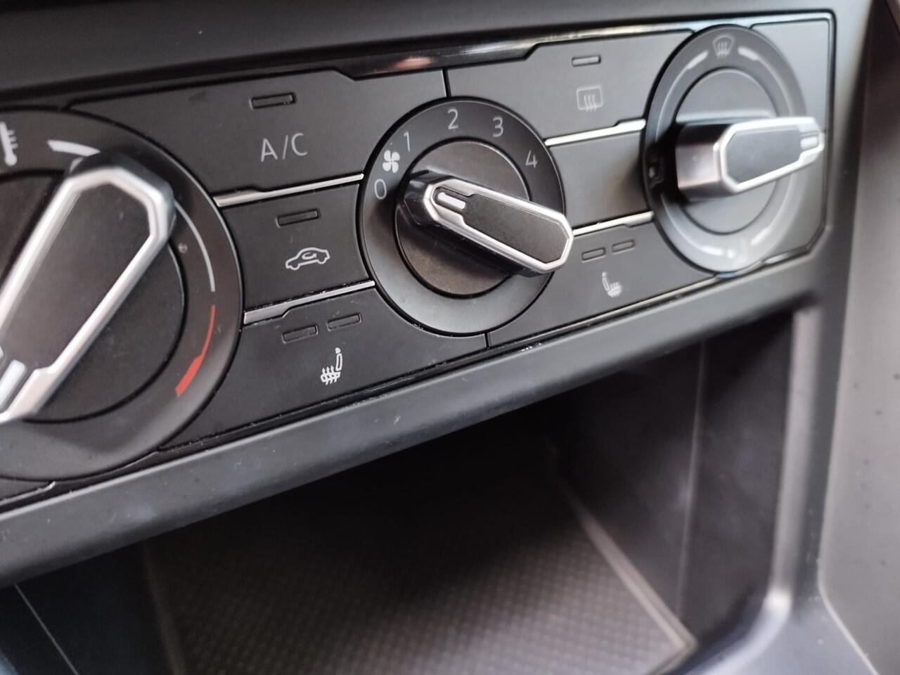 Volkswagen POLO 1.0 TSI Comfortline DSG ** 98.520 Km ** NAVI ** APP ** PDC **