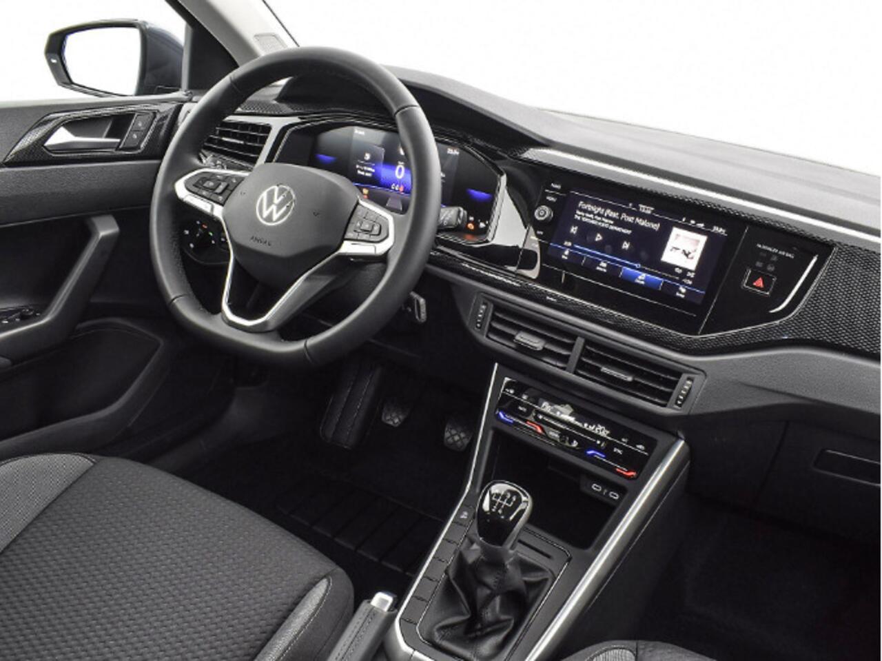 Volkswagen POLO Life Edition 1.0 TSI 95 pk 5 versn. Hand · Achteruitrijcamera · regensensor ·