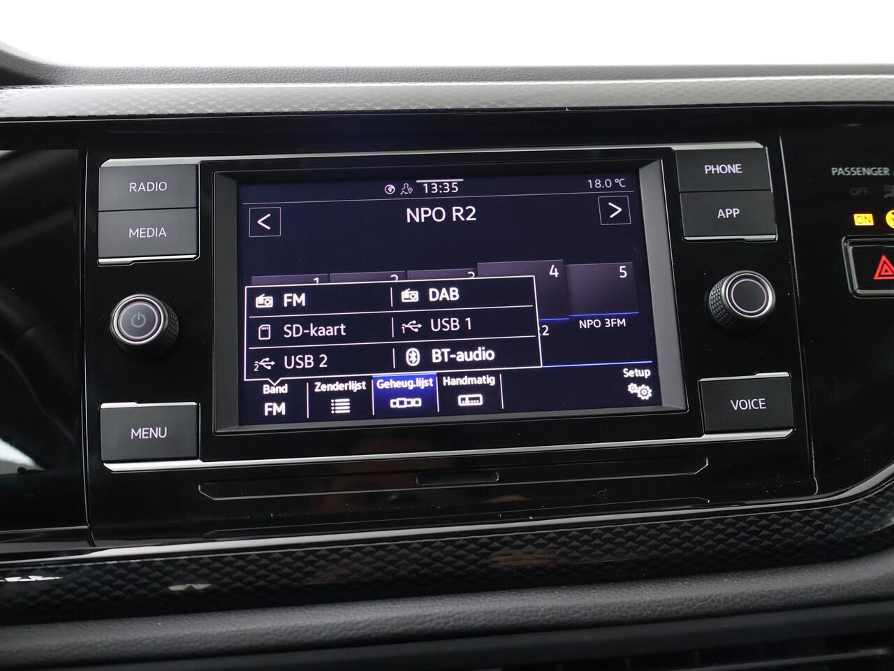 Volkswagen POLO 1.0 TSI Life | 95 PK | Achteruitrijcamera | Adaptive cruise control | Apple Carplay/Android Auto |