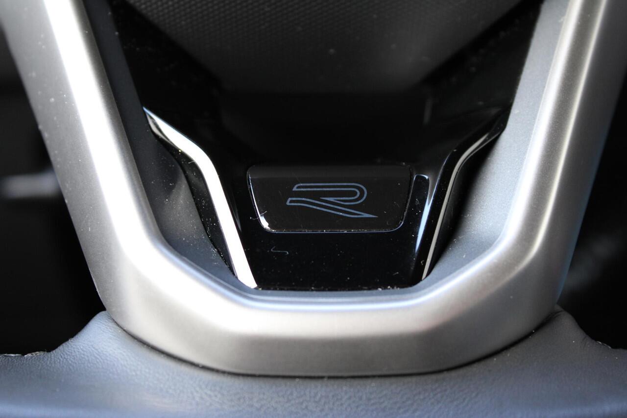 Volkswagen POLO 1.0 TSI R-Line / R-LINE / ADAP CRUISE / NAVI / CAMERA / 17"LMV