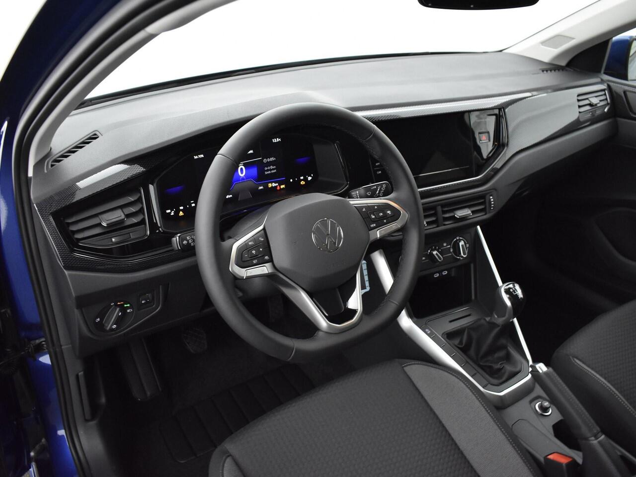 Volkswagen POLO Life Edition 1.0 TSI 95 pk 5 versn. Hand · achteruitrijcamera · regensensor ·