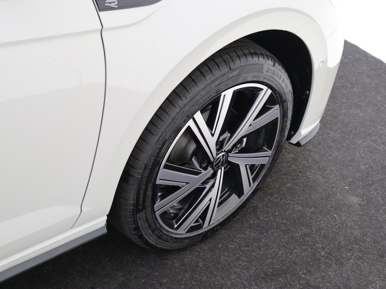 Volkswagen POLO R-Line Edition | 'App-Connect' draadloze smartphone integratie | Achterlichten LED | Afstandscontrolesysteem (Front Assist)