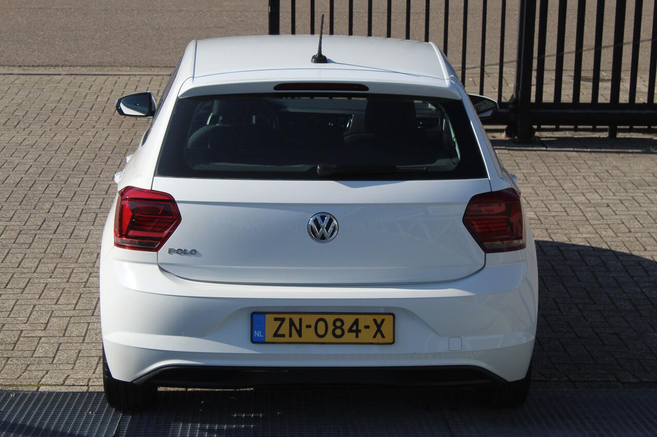 Volkswagen POLO 1.0 TSI Comfortline Navigatie/Adaptive cruise control/Apple carplay/Airco/DAB/Multifunctioneel stuurwiel/Elektrische ramen/Elektrisch verstelbare spiegels/15'' Lichtmetalen velgen.