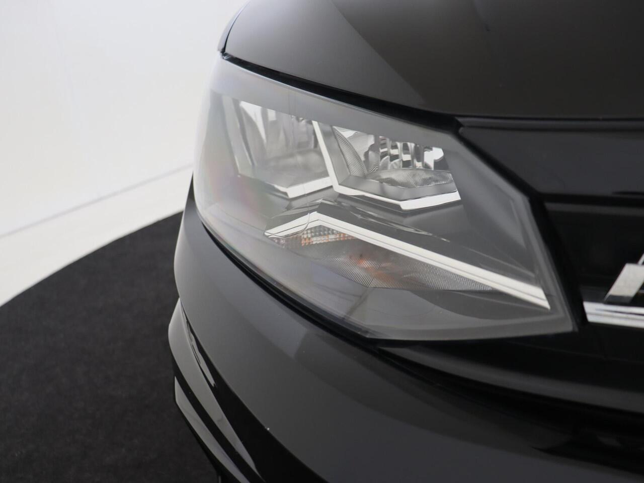 Volkswagen POLO 1.0 TSI R-Line Edition | Parkeersensoren | Adaptieve cruise control | CarPlay | Navigatie | Airco | Draadloze telefoon lader |