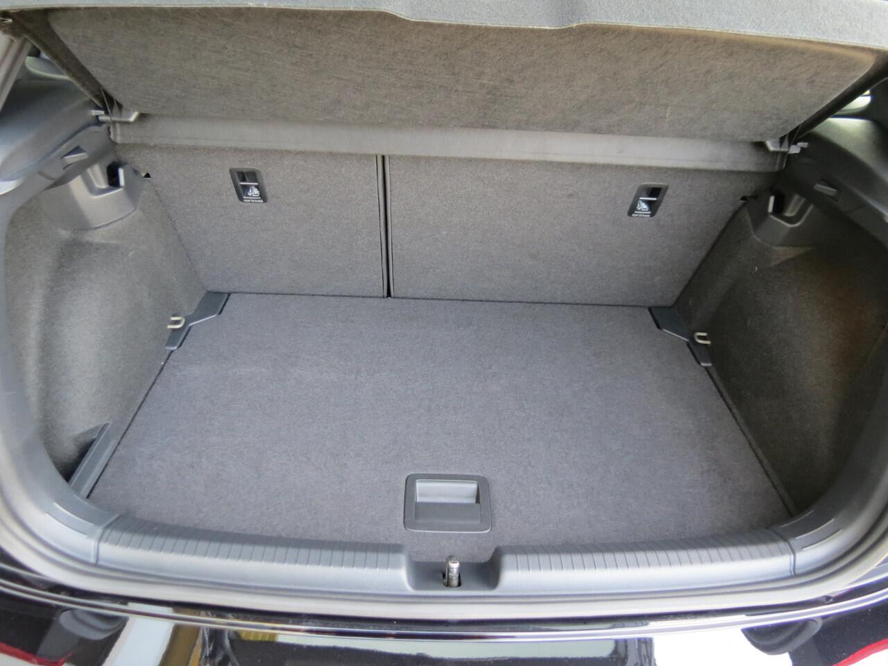 Volkswagen POLO 1.0 TSI R-Line -95pk- Automaat | Matrix IQ Led | 17" Bergamo | Camera | Rijklaarprijs incl. 1 jaar Bovag garantie