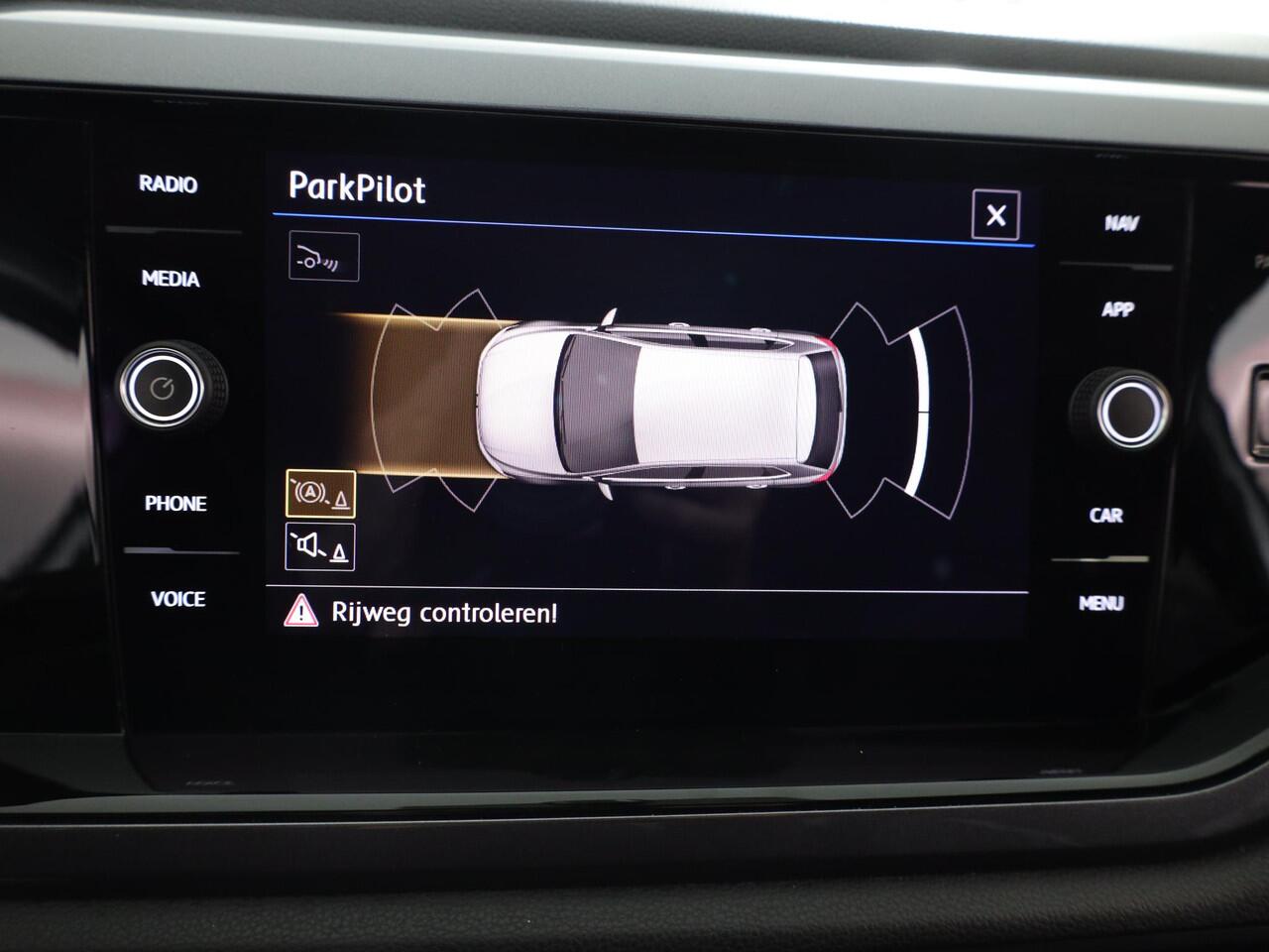 Volkswagen POLO 1.0 TSI Comfortline 95 pk | Navigatie | Parkeersensoren | Achteruitrijcamera | Apple Carplay/Android Auto | Autom. airco |