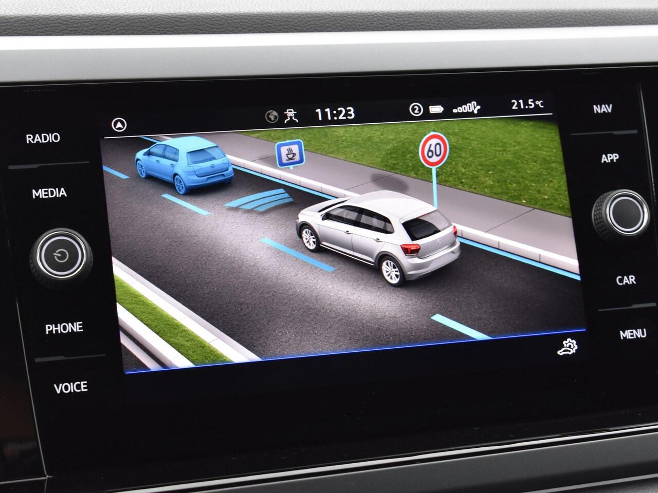 Volkswagen POLO 1.0 TSI 95pk DSG R-Line Camera · Apple/Andorid Car Play · P-Sensoren · DAB · Getint Glas · 16'' Inch · Garantie t/m 24-11-2028 of 100.000km