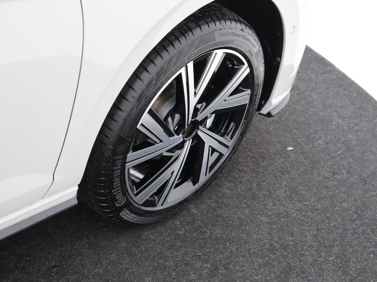 Volkswagen POLO R-Line Edition | 'App-Connect' draadloze smartphone integratie | Achterlichten LED | Afstandscontrolesysteem (Front Assist)