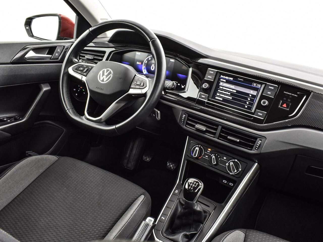 Volkswagen POLO 1.0 TSI 95pk Life · Apple/Android Car Play · P-Sensoren · Airco · DAB · ACC · 15'' Inch · Garantie t/m 13-02-2027 of 100.000km