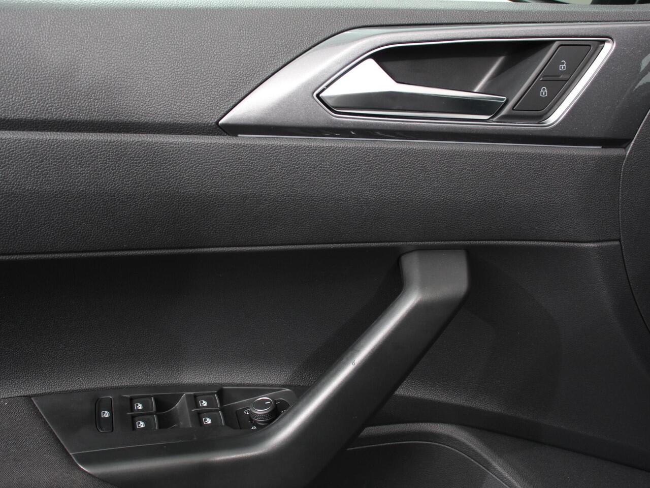 Volkswagen POLO 2.0 TSI GTI Automaat Navigatie Apple Carplay / Android Auto Adaptive Cruise Control Parkeersensoren Park Assist Dodehoek Assistent Stoelverwarming Climate Control