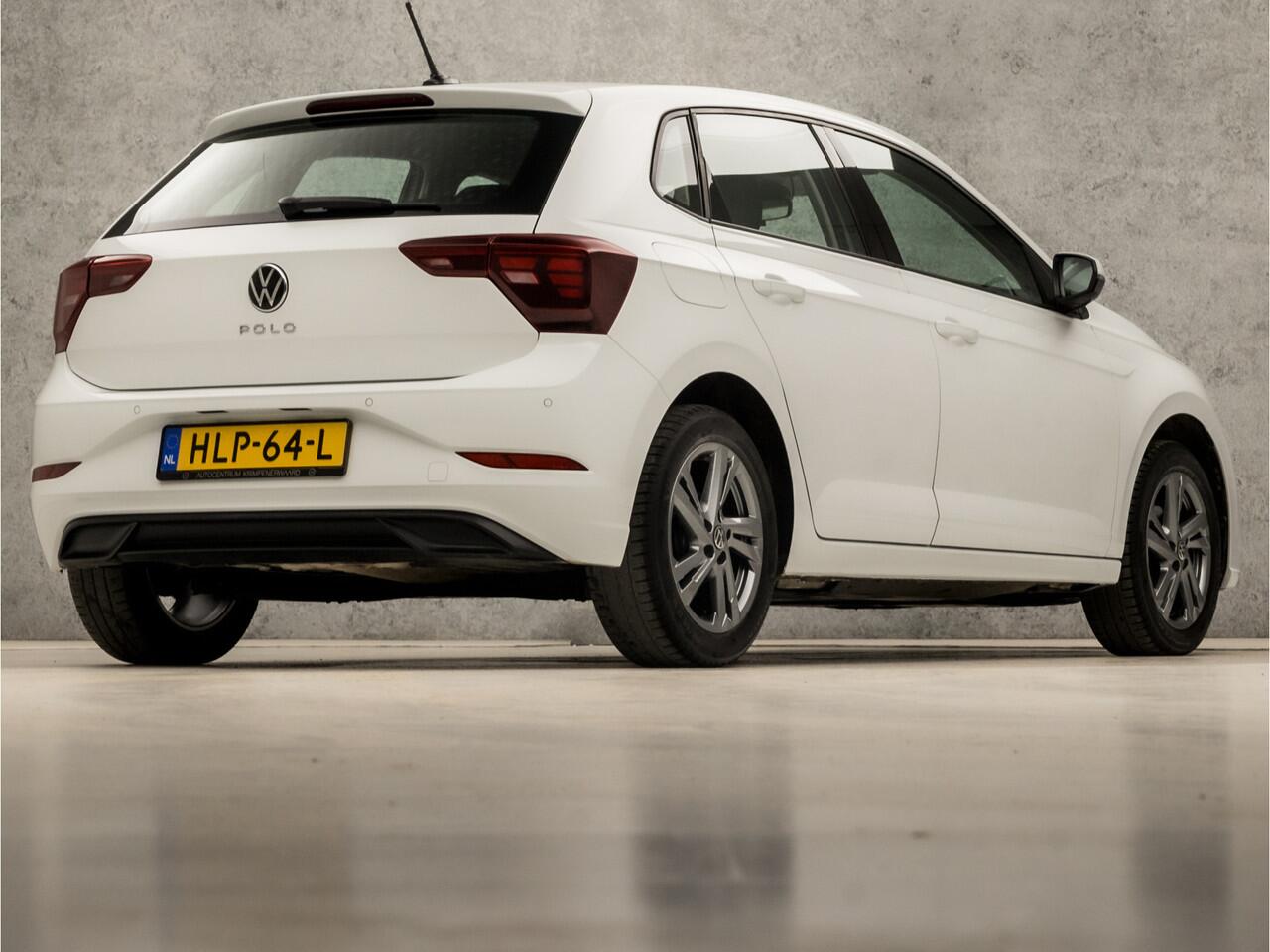 Volkswagen POLO 1.0 Sportline (VIRTUAL COCKPIT, APPLE CARPLAY, STOELVERWARMING, SPORTSTOELEN, CRUISE, LM VELGEN, PARKEERSENSOREN, NIEUWSTAAT)