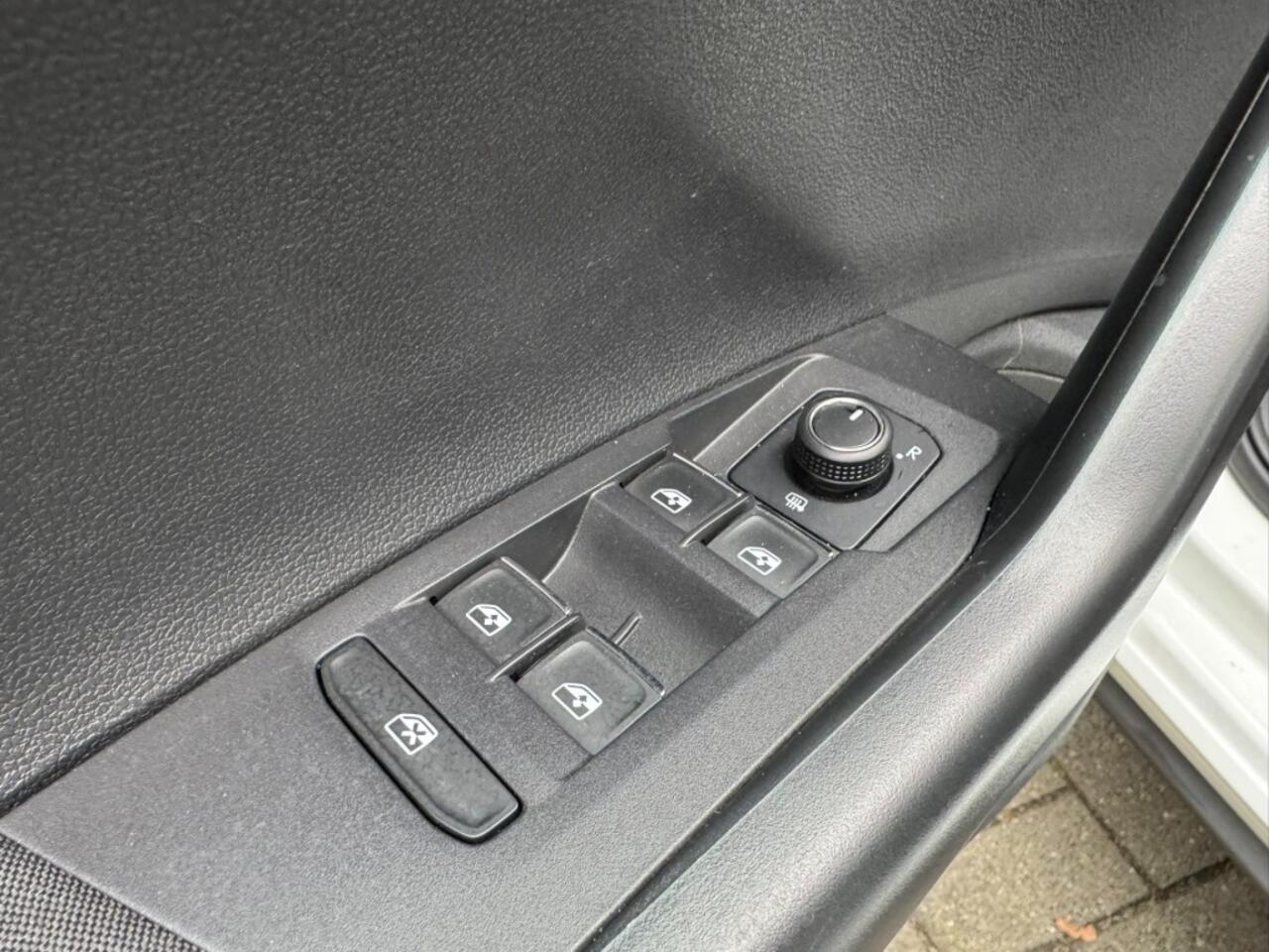 Volkswagen POLO 1.0 TSI Highline R,Clima,Digi Dash,Carplay,Navi,ParkPilot,LMV