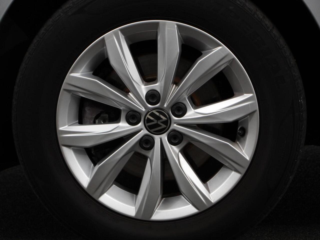 Volkswagen POLO 1.0 TSI 110pk Highline | Navigatie | Apple Carplay/Android Auto | Parkeersensoren | Adaptive cruise control | Stoelverwarming | Getinte ramen | Climatronic