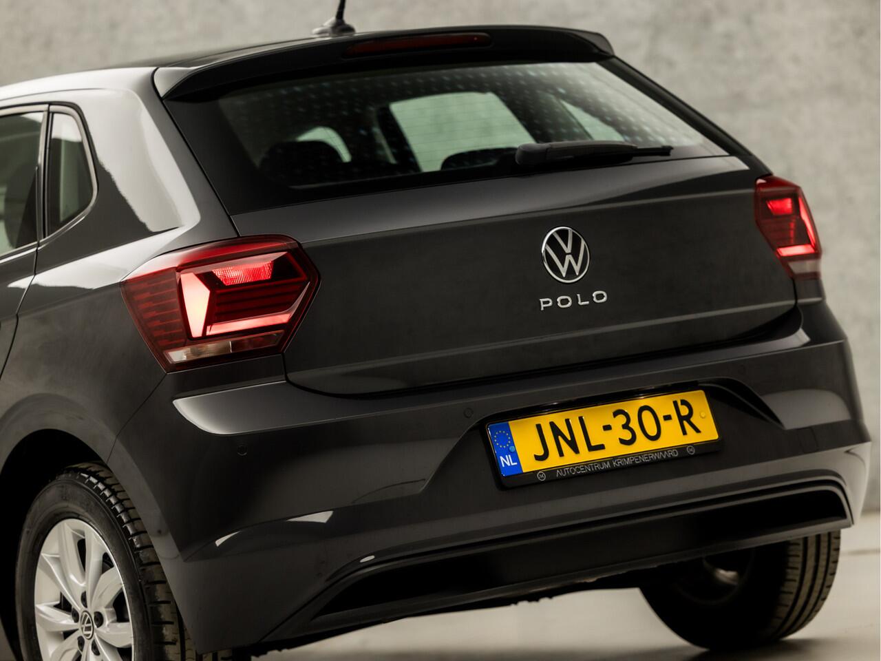 Volkswagen POLO 1.0 TSI Sportline Automaat (GROOT NAVI, ADAPTIVE CRUISE, PARKEERSENSOREN, SPORTSTOELEN, LM VELGEN, ARMSTEUN, NIEUWSTAAT)