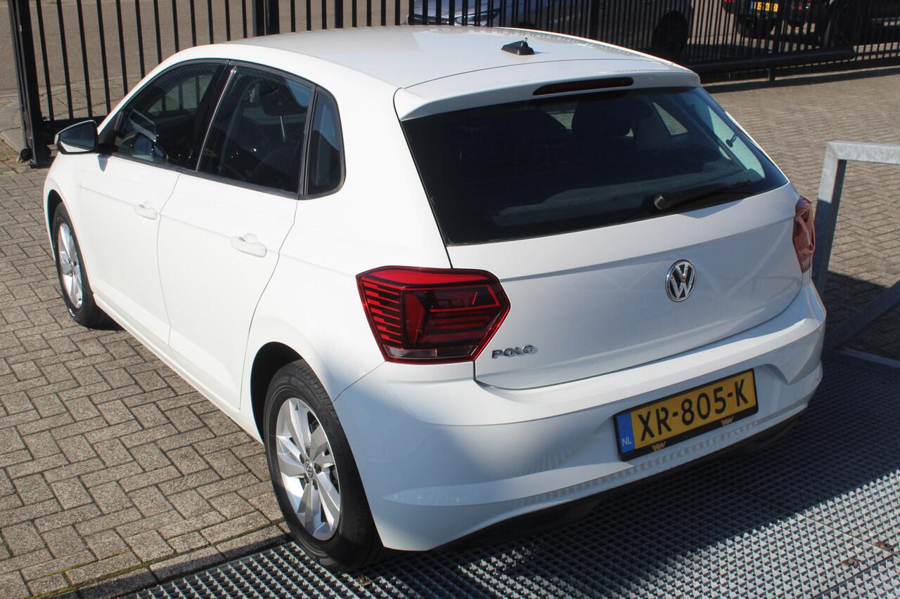 Volkswagen POLO 1.0 TSI Comfortline Navigatie/Adaptive cruise control/Apple carplay/Airco/DAB/Multifunctioneel stuurwiel/Elektrische ramen/Elektrisch verstelbare spiegels/15'' Lichtmetalen velgen.