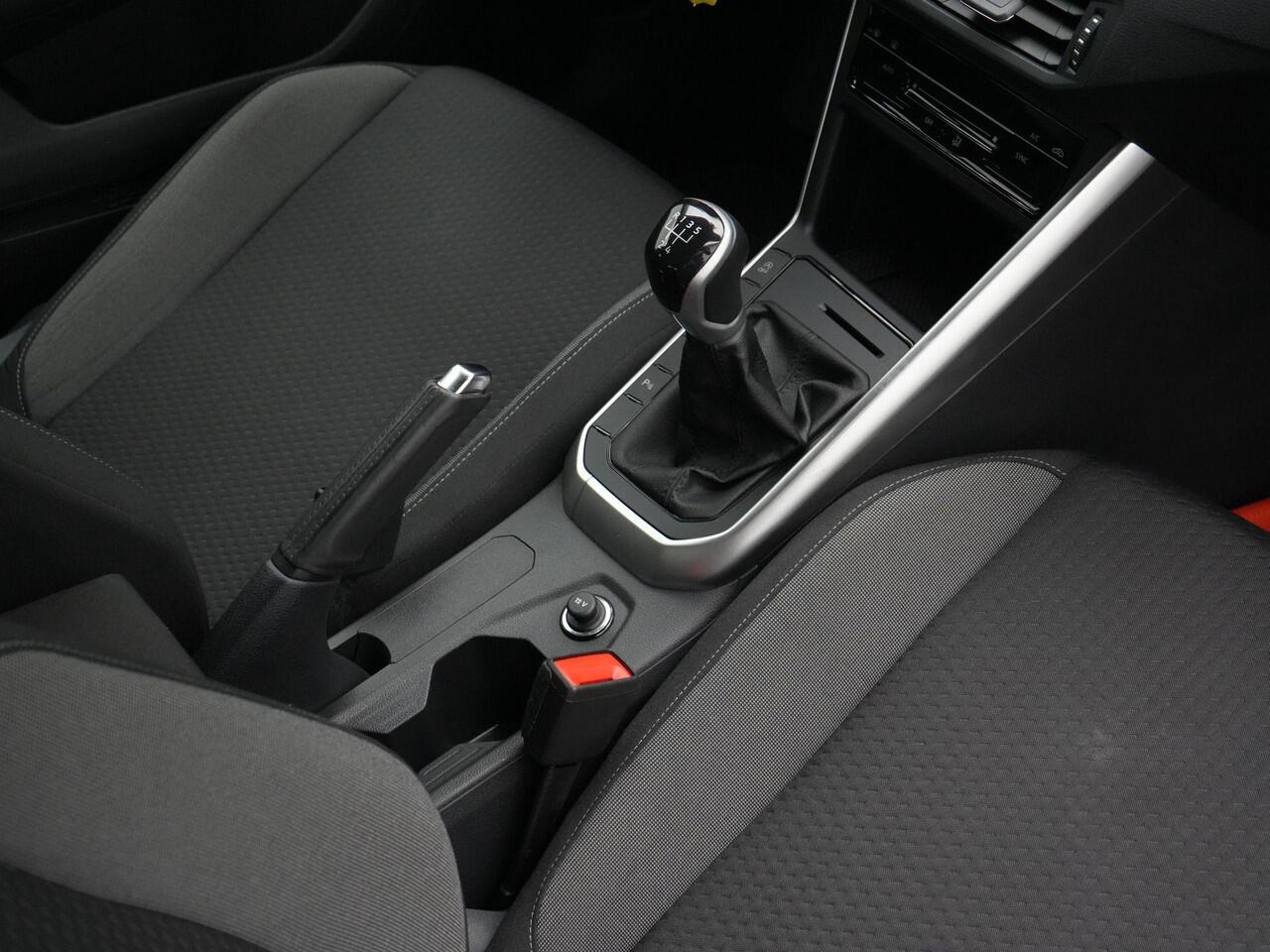 Volkswagen POLO 1.0 TSI 95 pk Life Business | Navigatie | Adaptive Cruise | Parkeersensoren voor/achter | Climatronic