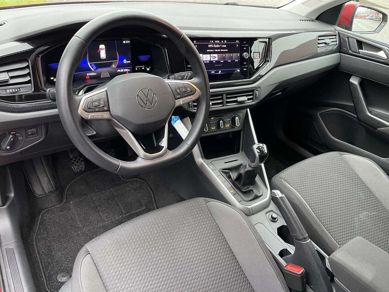 Volkswagen POLO 1.0 TSI Life | Apple Carplay/Android Auto | Stoelverwarming | LED Koplampen | Park. Sensoren | Rijklaarprijs!