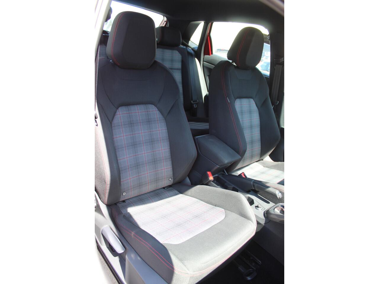 Volkswagen POLO 2.0 TSI GTI Navigatie/Virtual cockpit/Parkeersensoren rondom/Cruise control/Airco/Apple carplay/Stoelverwarming/Multifunctioneel stuurwiel/17'' Lichtmetalen velgen.