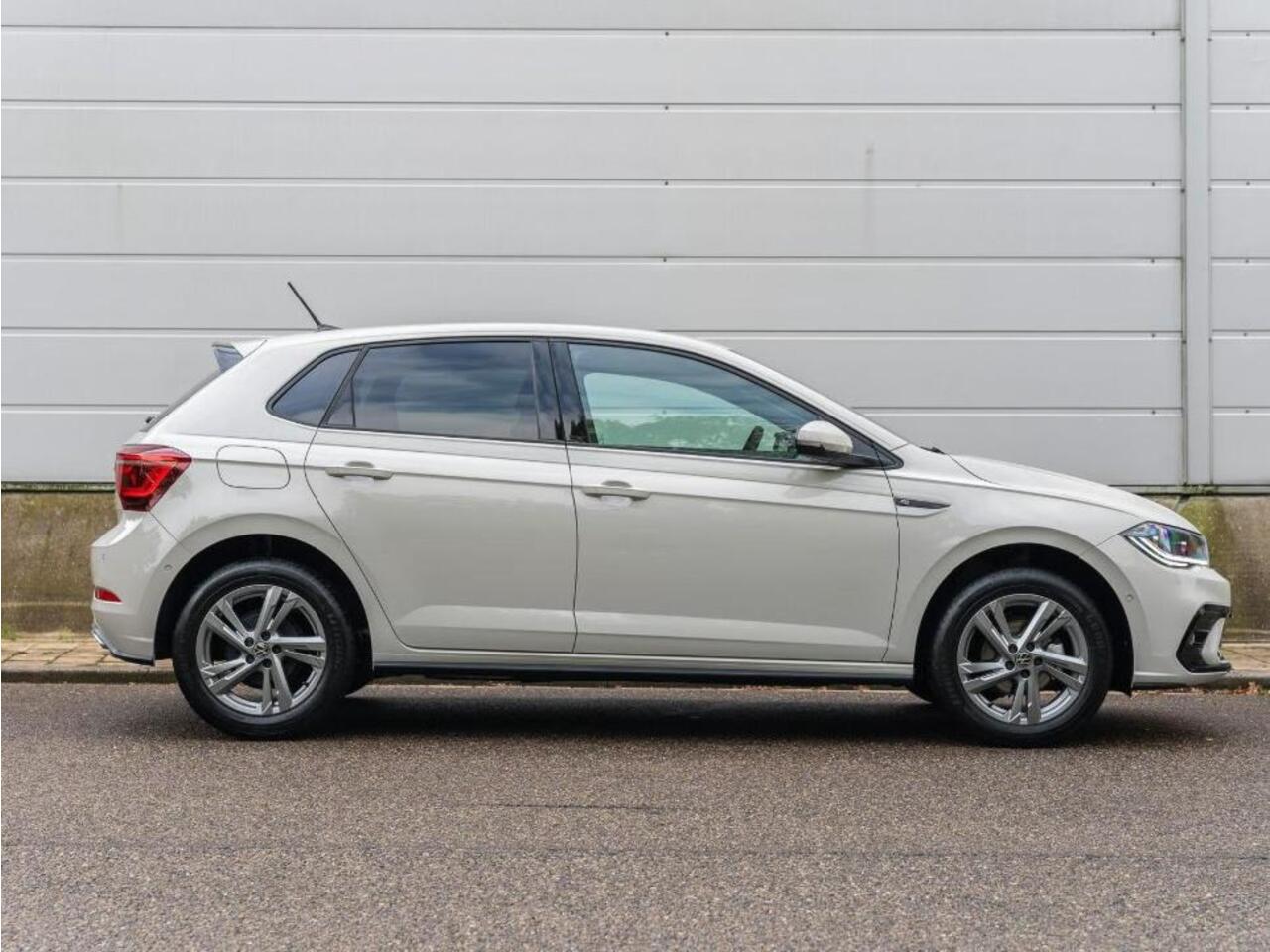 Volkswagen POLO R-Line Edition 1.0 TSI 95 PK 7 Versn. DSG · Voorraad Actie · Prijs is inclusief EU 2000,- inruilpremie · Speciaal ingekocht