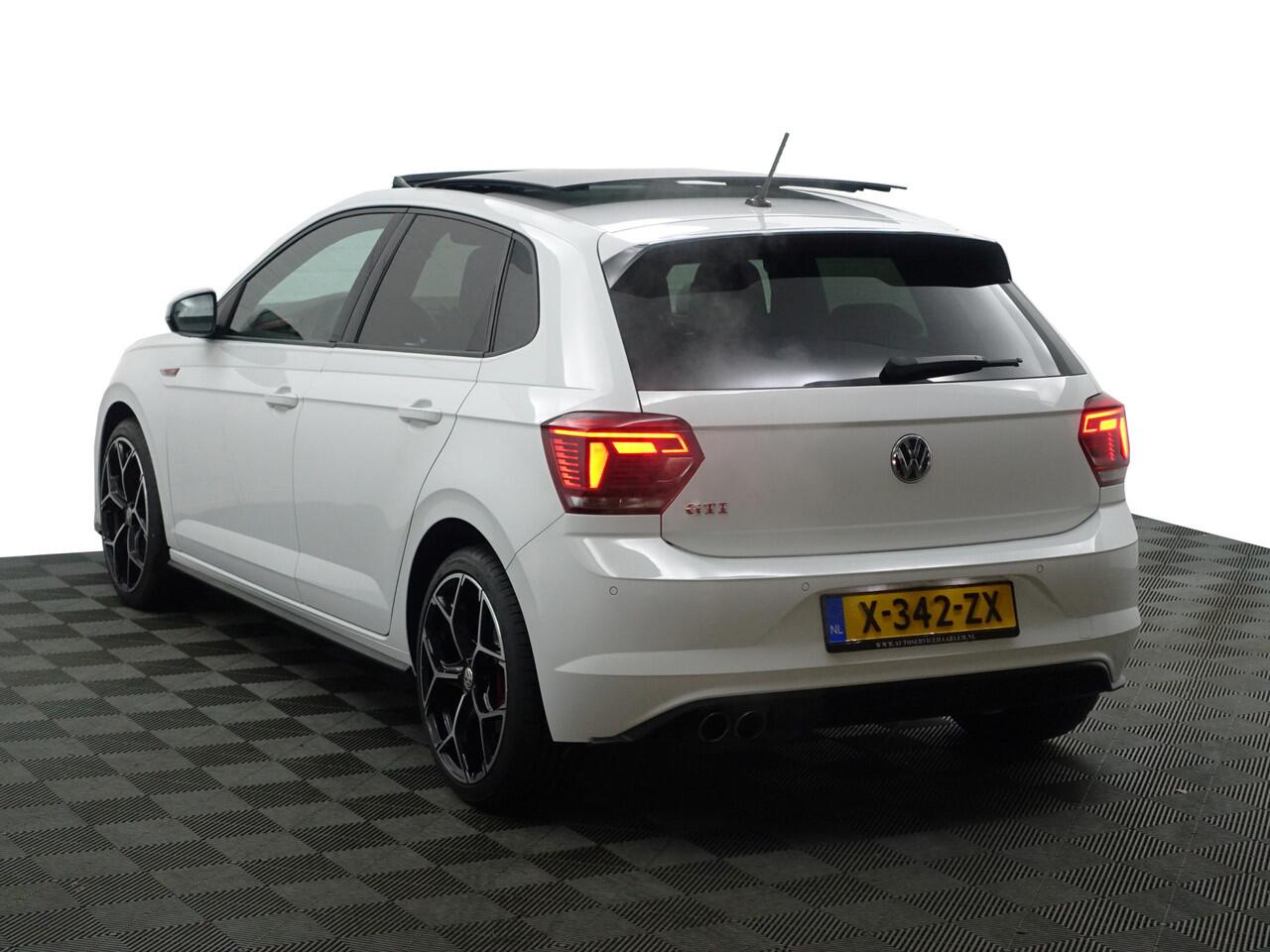 Volkswagen POLO 2.0 TSI GTI Aut- Panoramadak, CarPlay, Android Auto, Stoelverwarming, Dynamic select, Camera