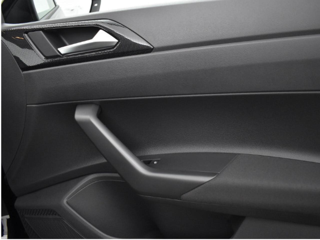 Volkswagen POLO Life Edition 1.0 TSI 95 pk 5 versn. Hand · Achteruitrijcamera · Parkeersensor achter · Velgen 'essex', 15 inch lichtmetaal ·