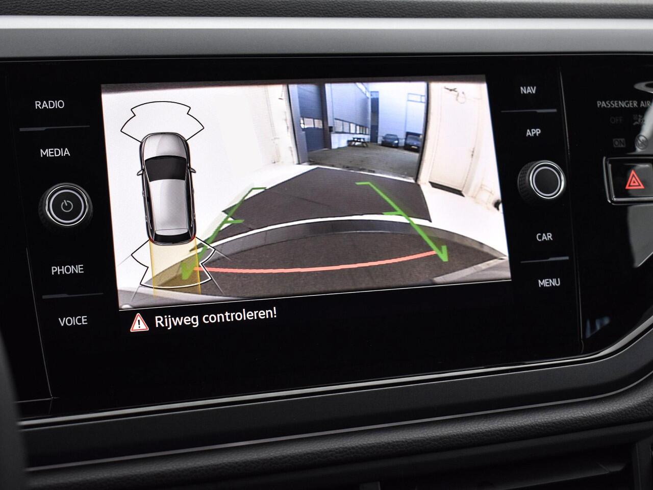 Volkswagen POLO R-Line Edition 1.0 TSI 95 PK 7 versn. DSG · Voorraad Actie · Prijs is inclusief EU 2000,- inruilpremie · Speciaal ingekocht