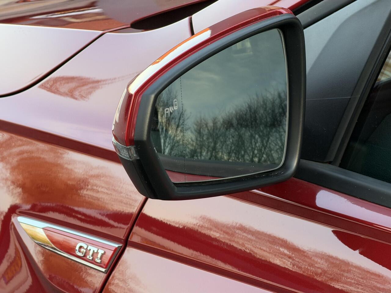 Volkswagen POLO 2.0 TSI GTI 207 PK DSG / Adaptief Onderstel DCC / Adaptive Cruise / Navigatie / Virtual Cockpit / Sportstoelen / Apple Carplay & Android / Stoelverwarming / 1.200 kg trekgewicht / Dodehoek Detectie / Park Assistent /