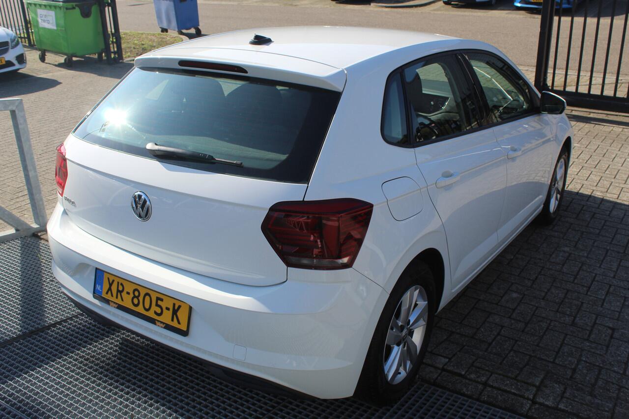 Volkswagen POLO 1.0 TSI Comfortline Navigatie/Adaptive cruise control/Apple carplay/Airco/DAB/Multifunctioneel stuurwiel/Elektrische ramen/Elektrisch verstelbare spiegels/15'' Lichtmetalen velgen.