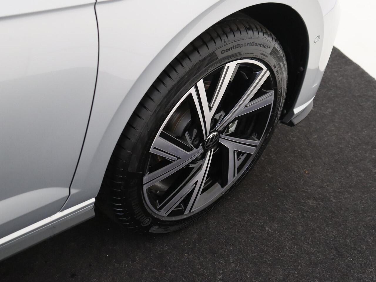 Volkswagen POLO R-Line Edition | 'App-Connect' draadloze smartphone integratie | Achterlichten LED | Afstandscontrolesysteem (Front Assist)