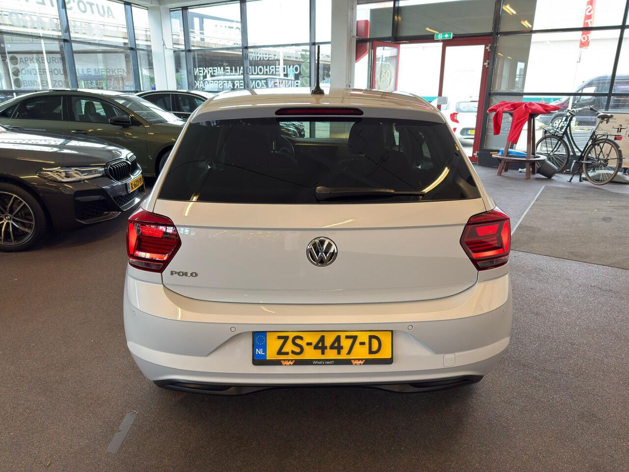 Volkswagen POLO 1.0 TSI Highline Orig.NL auto/Metallic wit/Navigatie/Apple car play/Climate control/Adaptive cruise control/Parkassist/Privacy glass/Spiegel verwarming