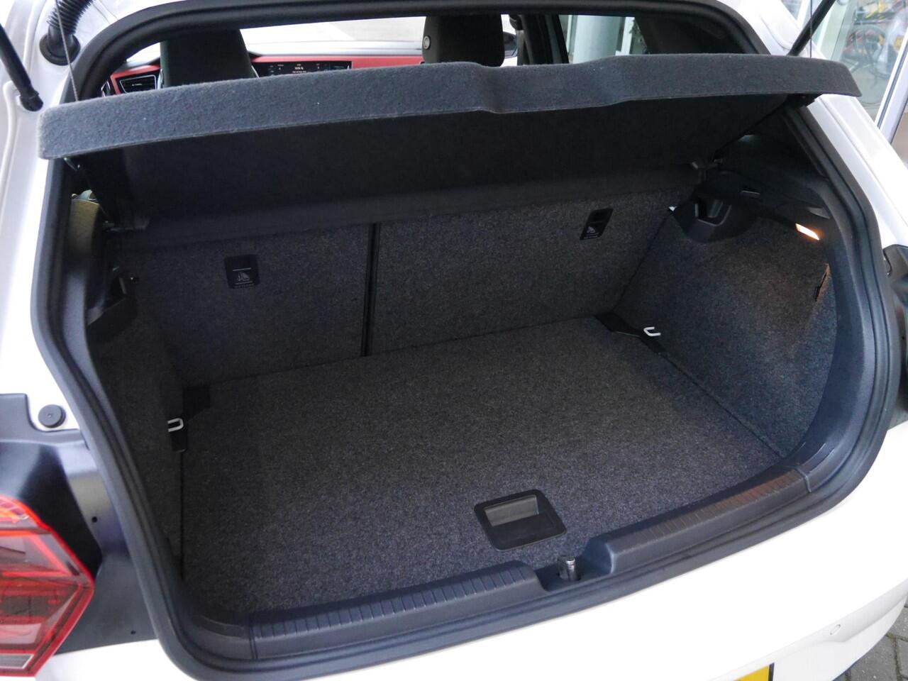 Volkswagen POLO 2.0 TSI GTI | 200PK | DSG | Achteruitrijcamera | ACC | Parkeersensoren V+A | Lichtmetalen velgen | Android auto / Apple carplay