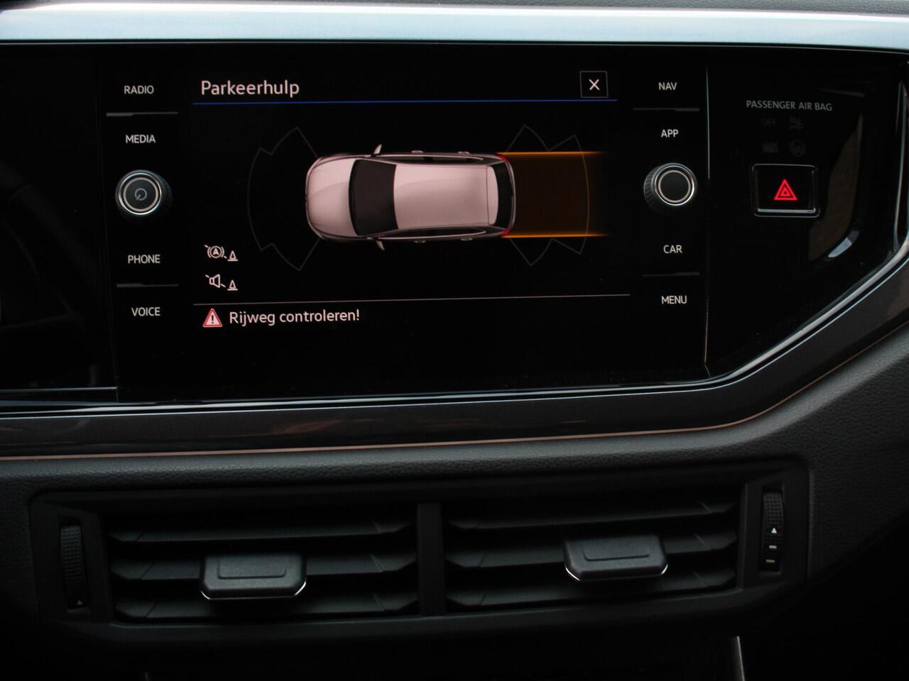 Volkswagen POLO 1.0 TSI 110pk Highline | Navigatie | Apple Carplay/Android Auto | Parkeersensoren | Adaptive cruise control | Stoelverwarming | Getinte ramen | Climatronic