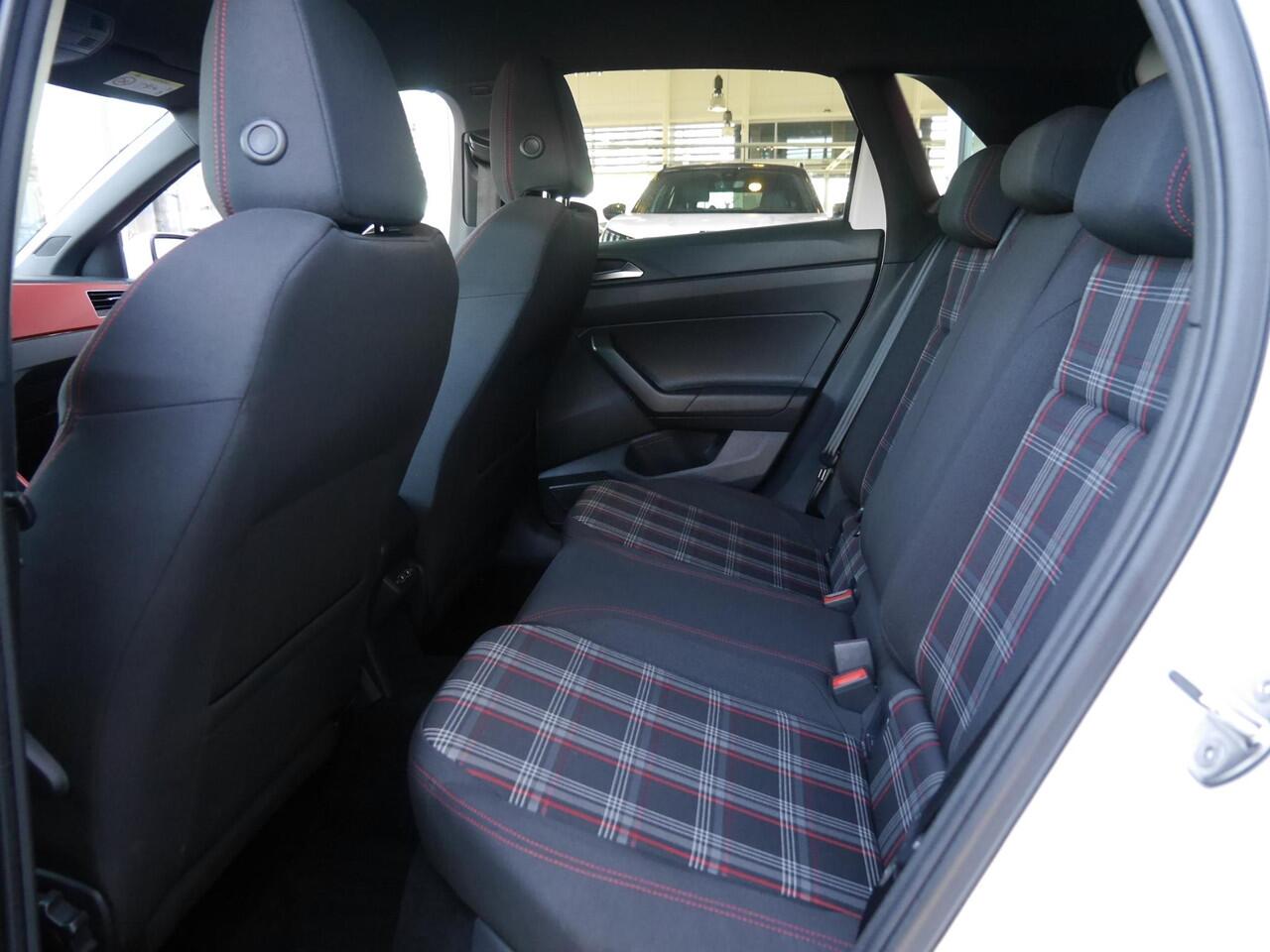 Volkswagen POLO 2.0 TSI GTI | 200PK | DSG | Achteruitrijcamera | ACC | Parkeersensoren V+A | Lichtmetalen velgen | Android auto / Apple carplay