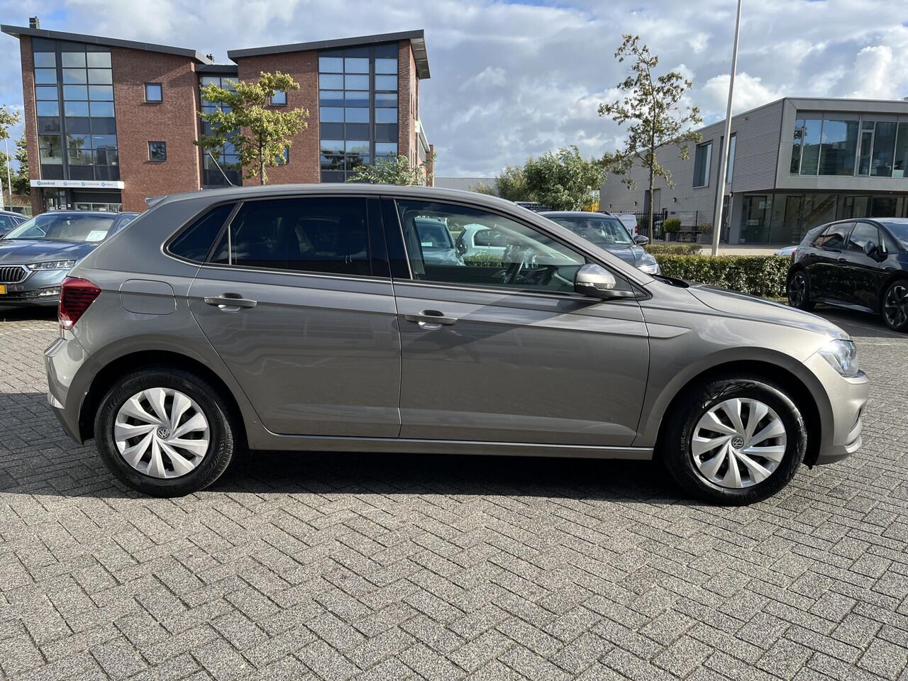 Volkswagen POLO 1.0 MPI Comfortline Color Connectivity Camera / App-connect / Cruise control / Airconditioning / Navigatie via app-connect