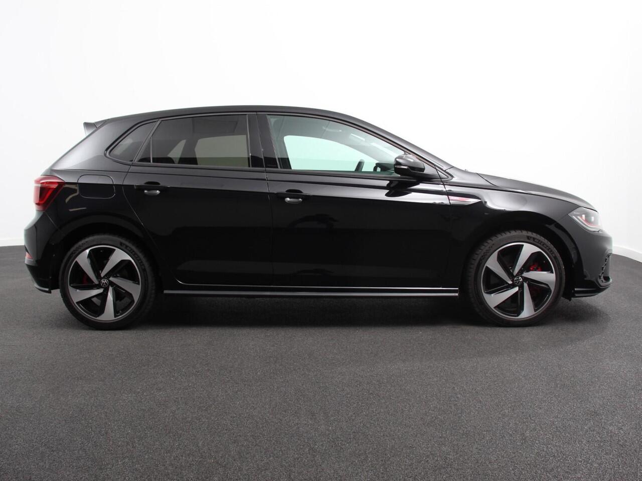 Volkswagen POLO 2.0 TSI GTI Automaat Navigatie Apple Carplay / Android Auto Adaptive Cruise Control Parkeersensoren Park Assist Dodehoek Assistent Stoelverwarming Climate Control