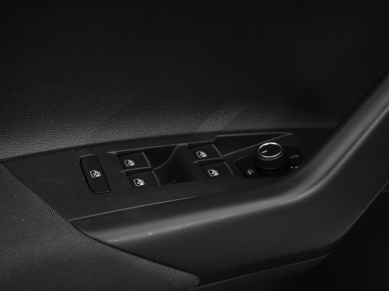 Volkswagen POLO 1.0 TSI 110pk Highline Plus DSG | Apple Carplay/Android Auto | Dab | Parkeer sensoren | Extra Getint Glas | Adaptive Cruise Control