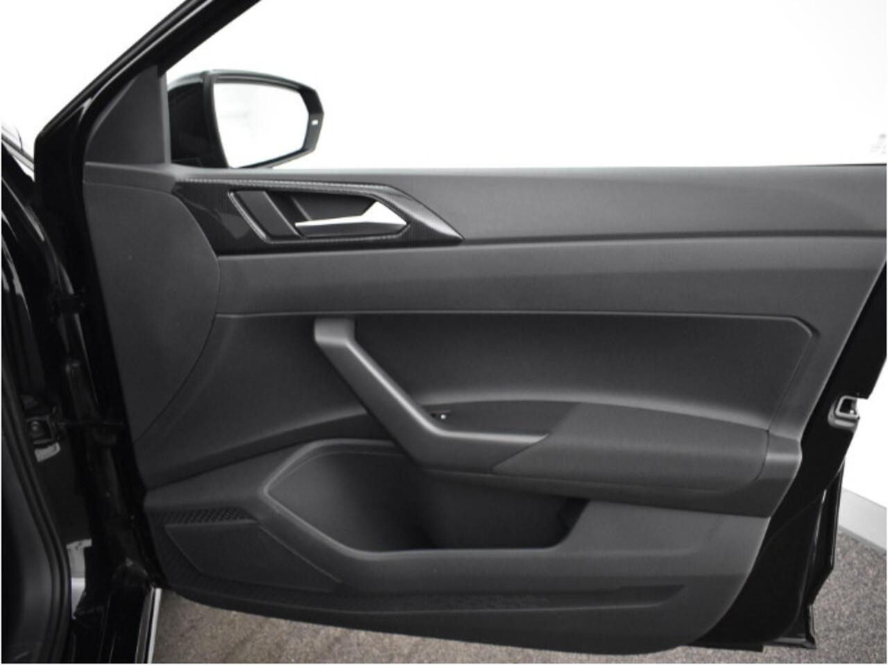 Volkswagen POLO Life Edition 1.0 TSI 95 pK 5 versn. Hand · Achteruitrijcamera · regensensor ·