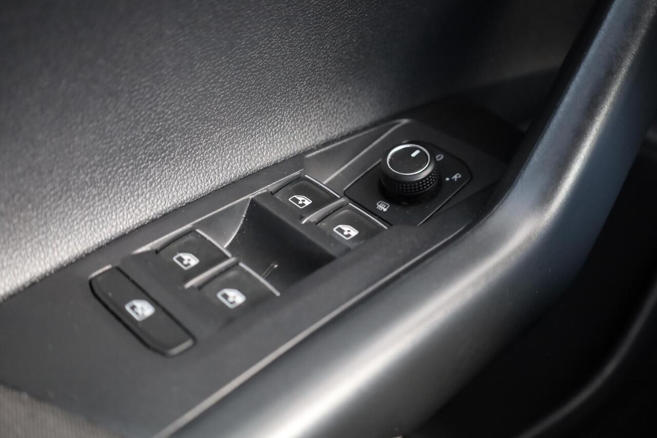 Volkswagen POLO 1.0 TSI Highline Business R PL ¤439 p/m* 95PK / 70kW 70KW/95PK DSG, privacy glas, digital cockpit, R-Line, zwarte hemel, half leder, 16" LMV sebring, NL auto, dealeronderhouden, climatronic, navigatie, pdc voor en achter.