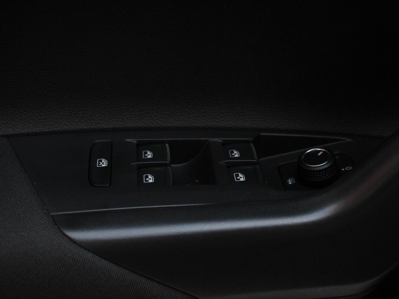 Volkswagen POLO 1.0 TSI 110pk Highline | Navigatie | Apple Carplay/Android Auto | Parkeersensoren | Adaptive cruise control | Stoelverwarming | Getinte ramen | Climatronic