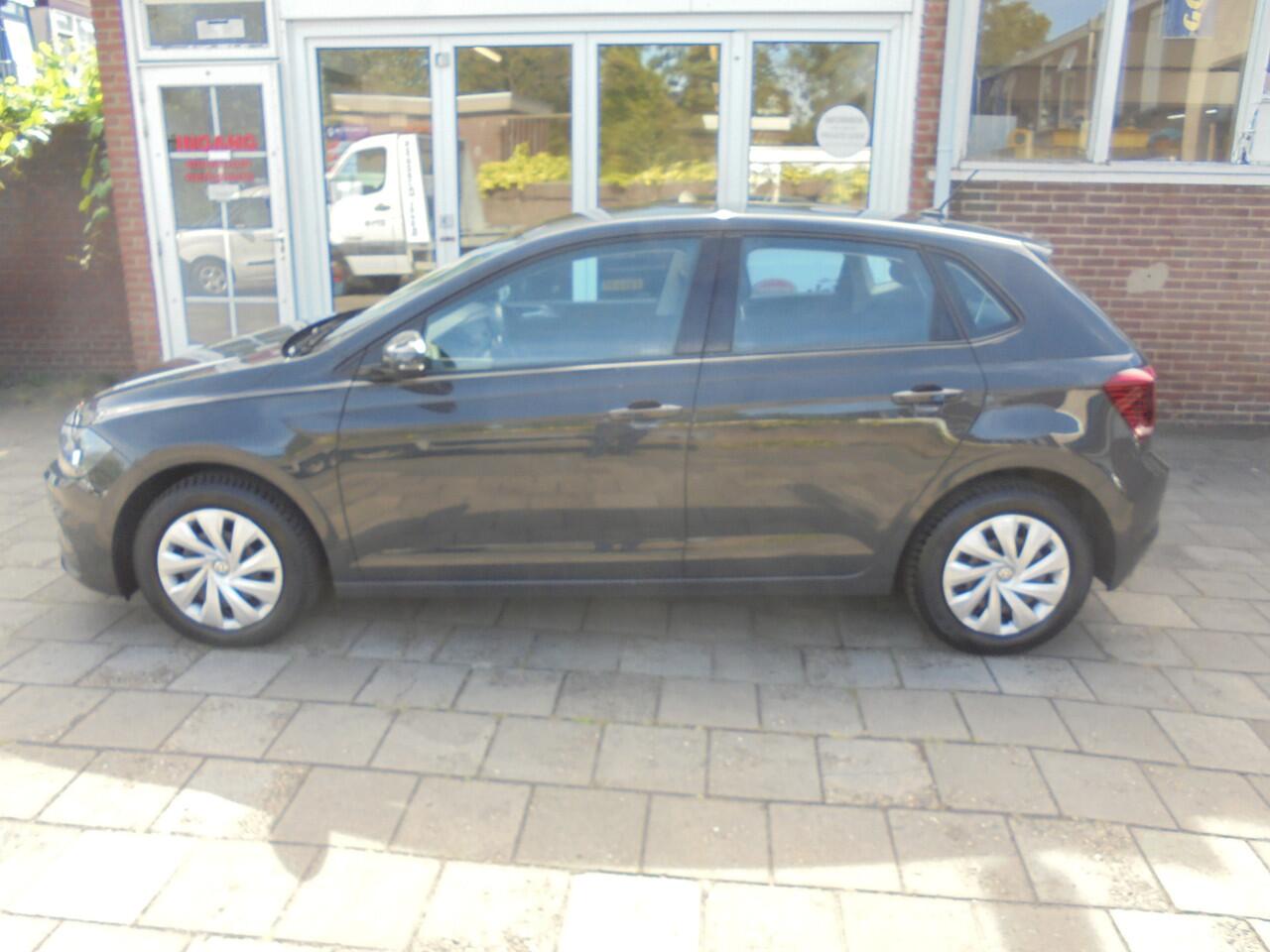 Volkswagen POLO 1.0 MPI Comfortline Business Navigatiesysteem, Parkeerassistentie, Airconditioning, Trekhaak, Lederen Bekleding