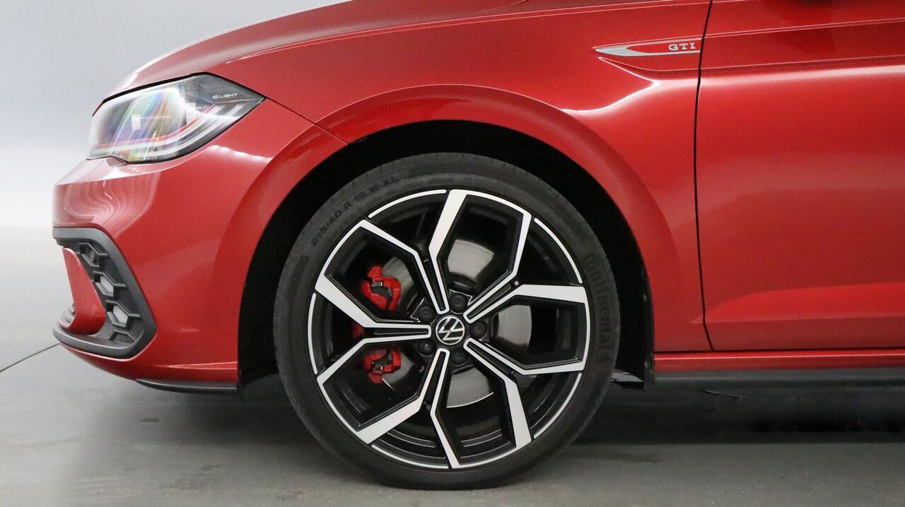 Volkswagen POLO GTI 2.0 207pk Automaat | Pano | Stoelverwarming | Keyless | Cruise | Camera I Demonstratievoertuig!