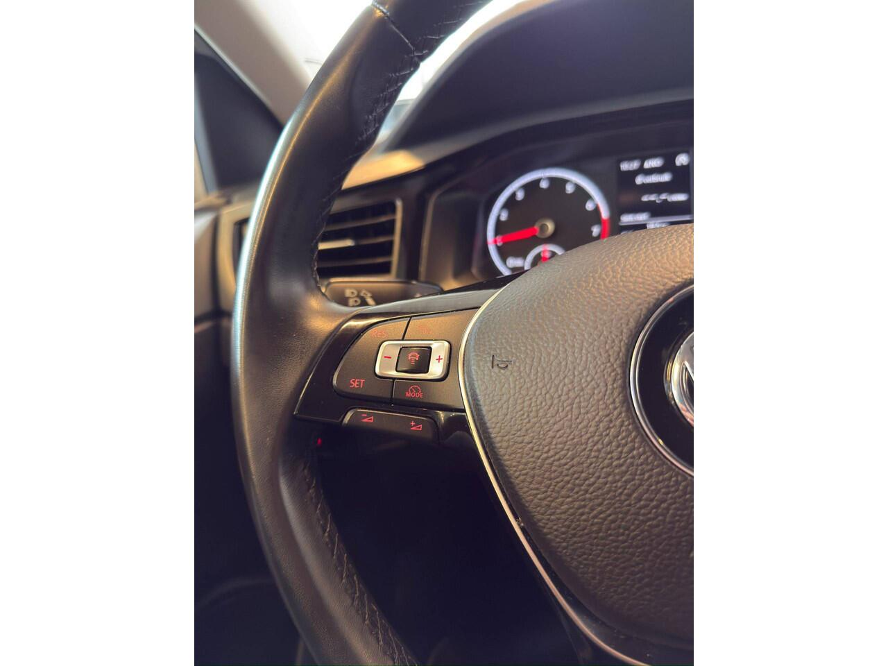 Volkswagen POLO 1.0 TSI Highline Orig.NL auto/Metallic wit/Navigatie/Apple car play/Climate control/Adaptive cruise control/Parkassist/Privacy glass/Spiegel verwarming