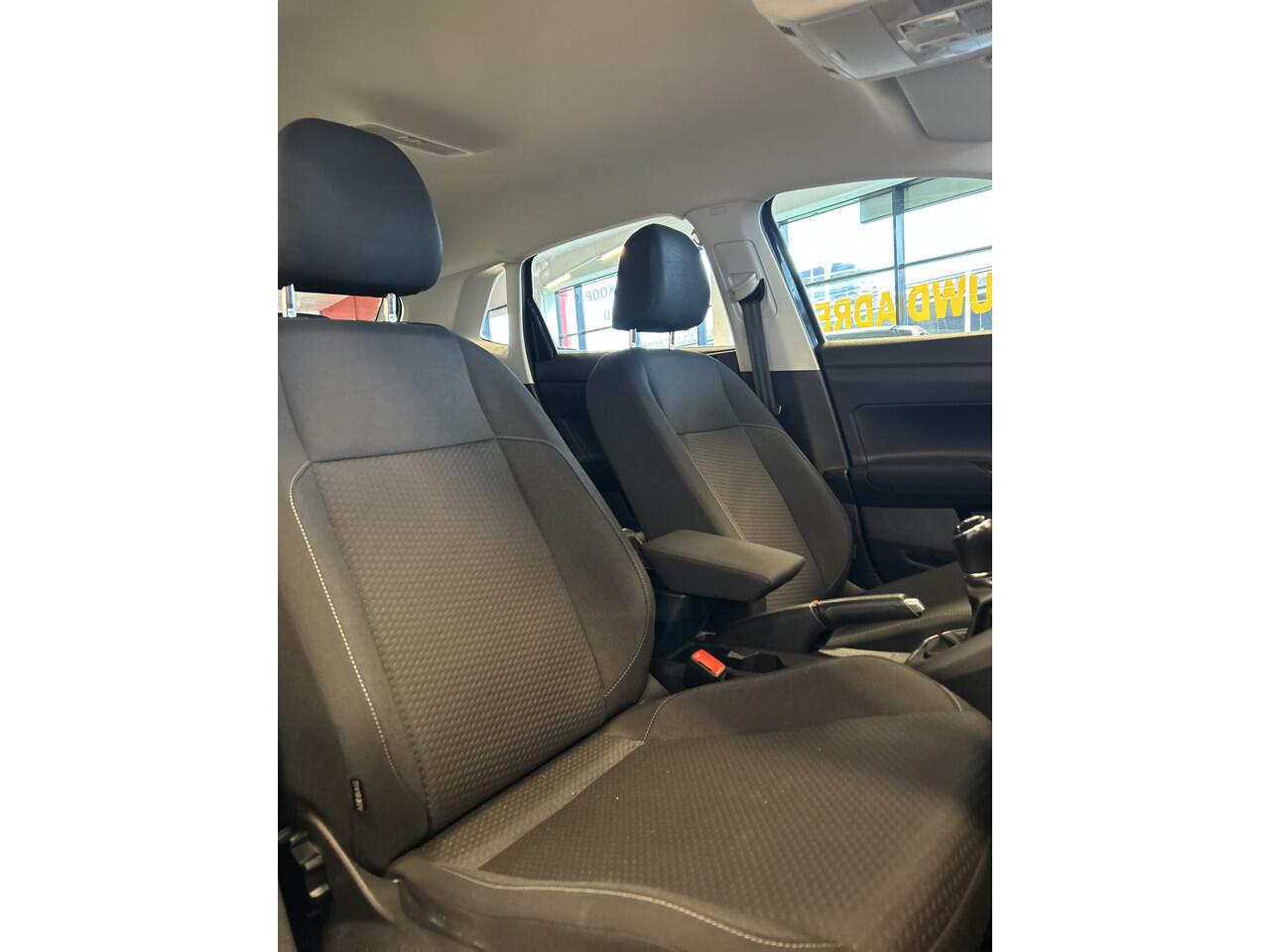 Volkswagen POLO 1.0 TSI Highline | Digital dashboard | Automatisch inparkeren | Achteruitrijcamera | Adaptieve cruise control | Parkeersensoren rondom | Apple carplay | Climate control | Nederlands geleverd