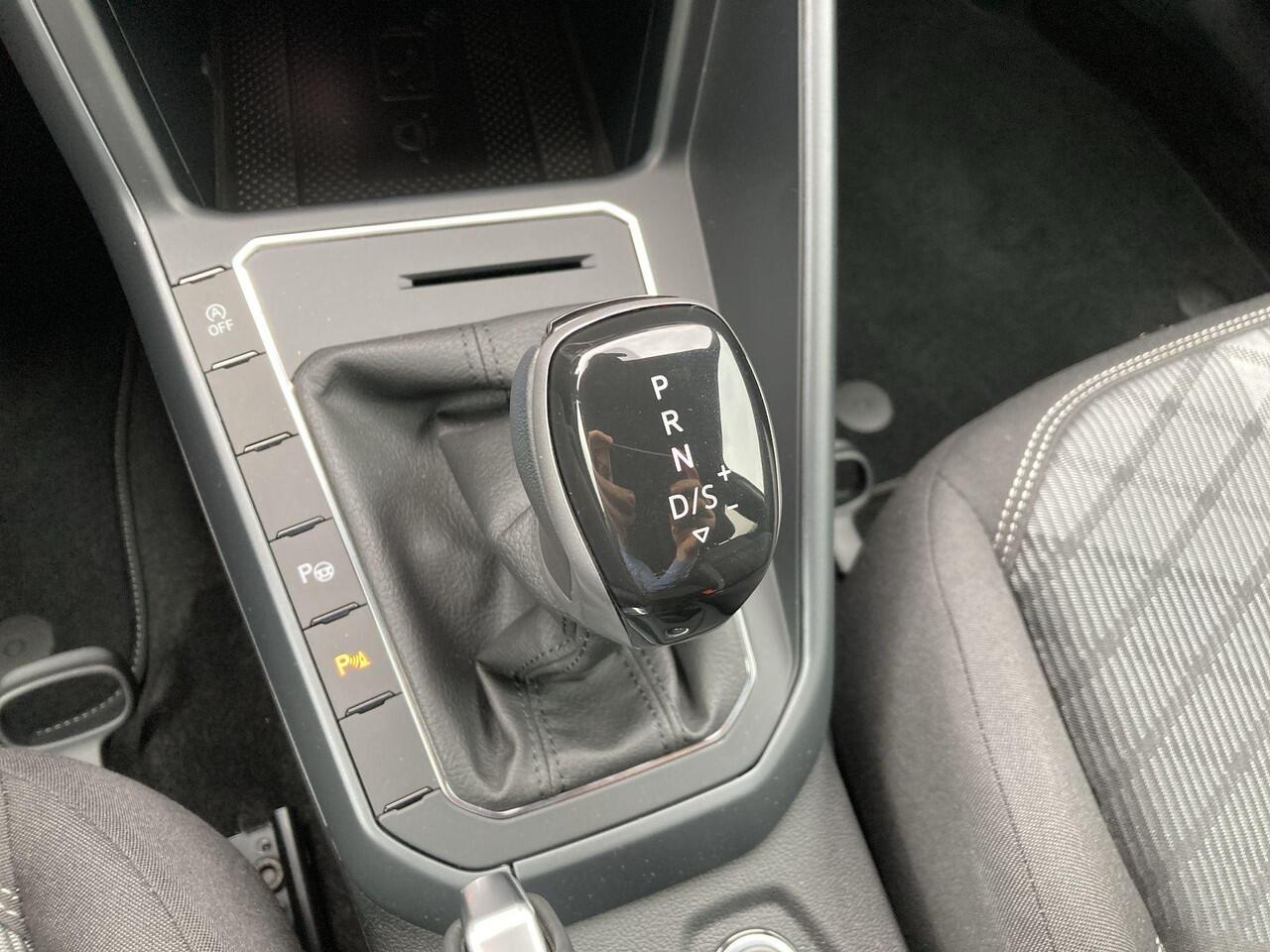 Volkswagen POLO 1.0 TSI R-Line Edition 95PK DSG · IQ.Light · Camera · Stoelverwarming · Apple/Android Car Play · ACC · Navigatie · 16"Velgen · Climatronic · Digital Cockpit Pro