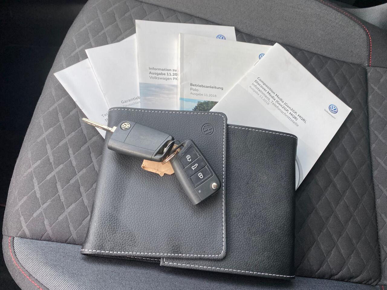 Volkswagen POLO 1.0 TSI Highline Automaat/Climate control/Multimedia scherm/Stoel & spiegelverwarming/Cruise control/Licht metalen velgen/Privacy glass