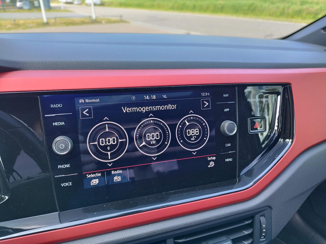 Volkswagen POLO 2.0 TSI GTI ** DSG ** VC ** Panodak ** 18 inch ** Beats Audio ** NAVI ** Carplay **