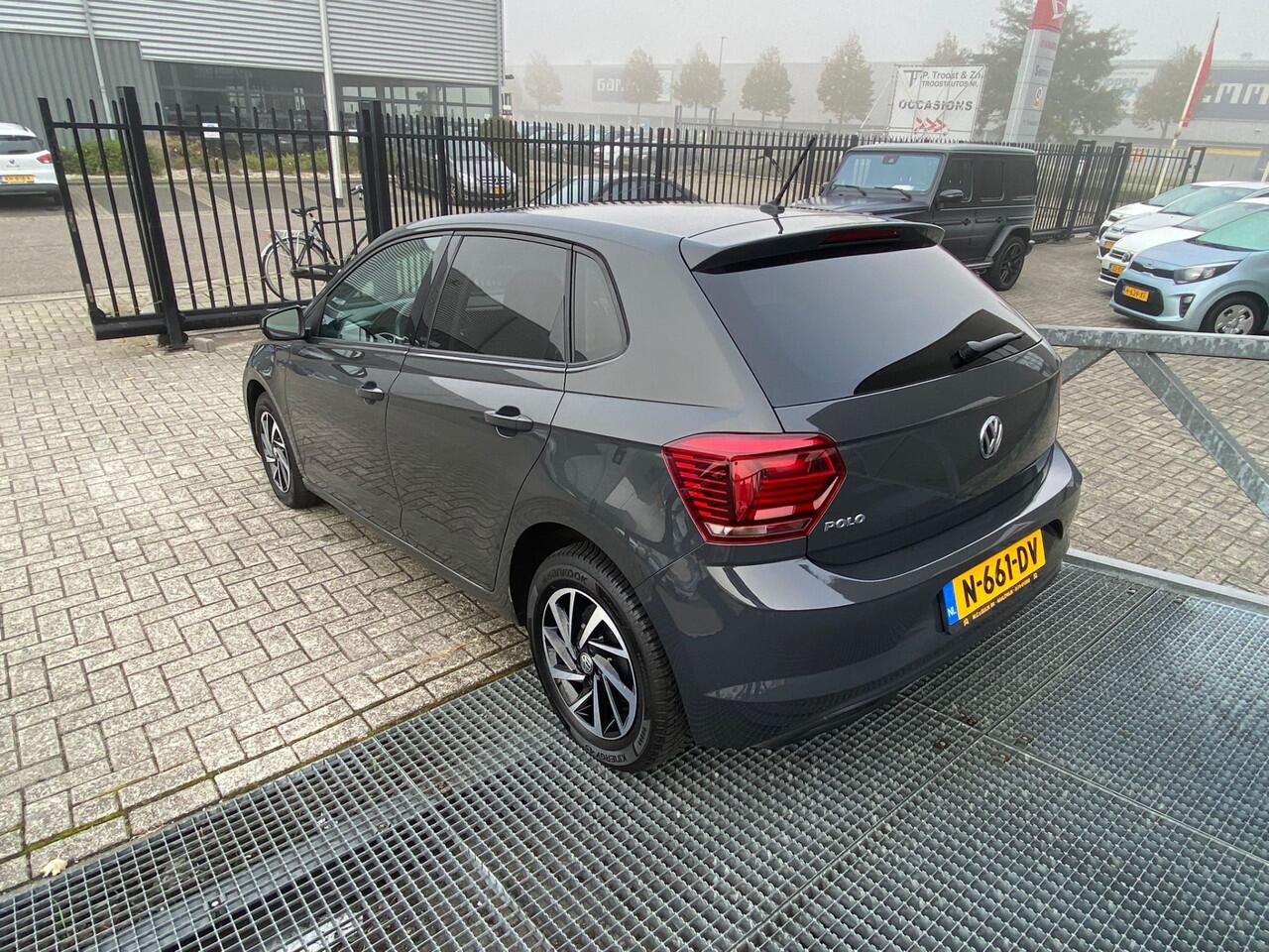 Volkswagen POLO 1.0 TSI Highline Automaat/Climate control/Multimedia scherm/Stoel & spiegelverwarming/Cruise control/Licht metalen velgen/Privacy glass